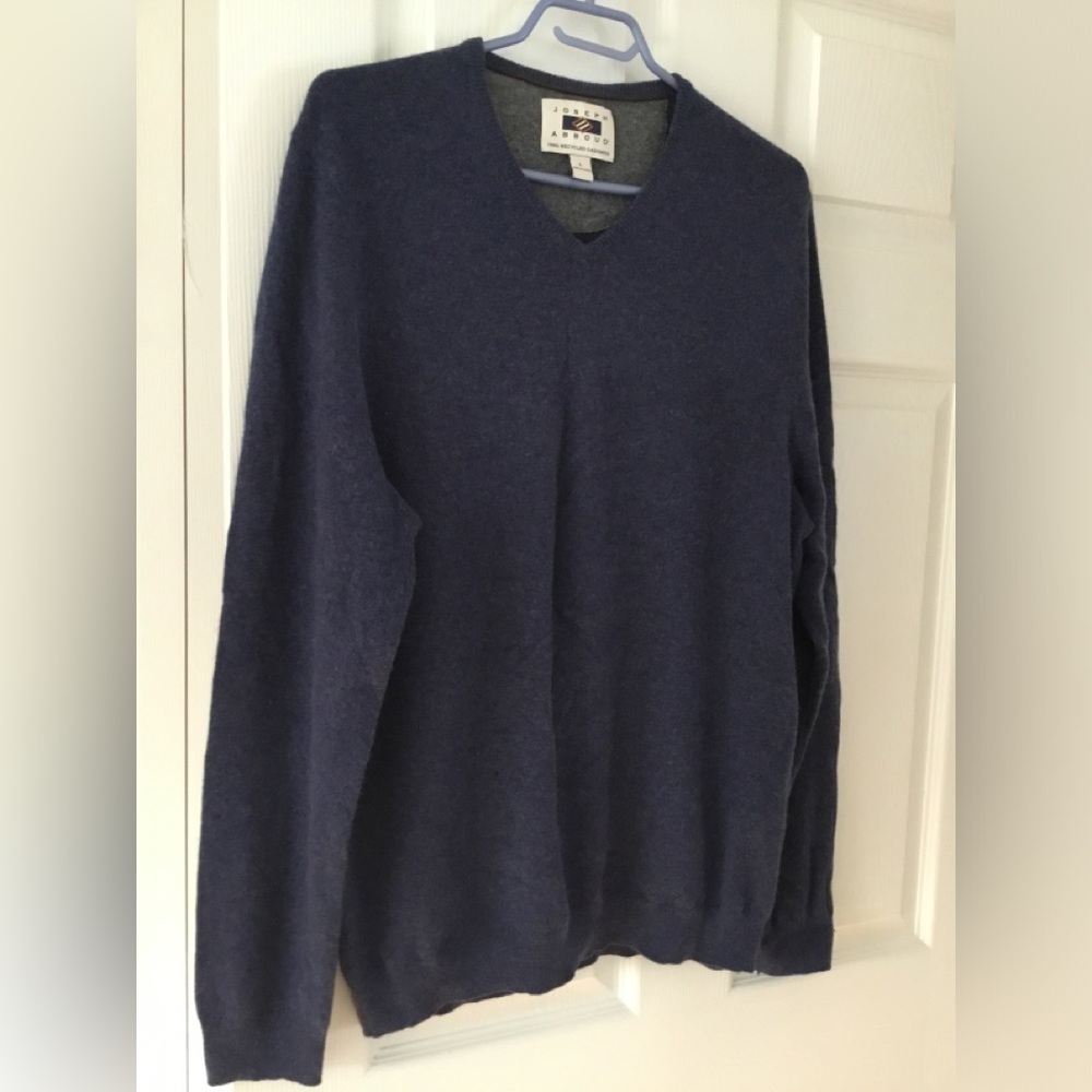 Joseph Abboud Classic Navy V-NeckCashmere Sweater